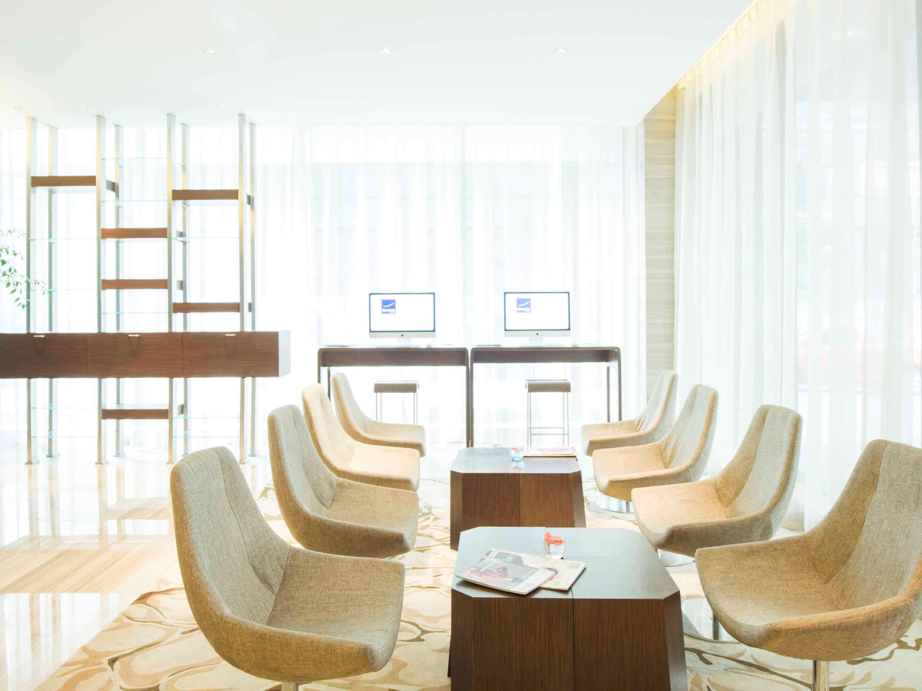 Novotel Nanjing Central Екстериор снимка