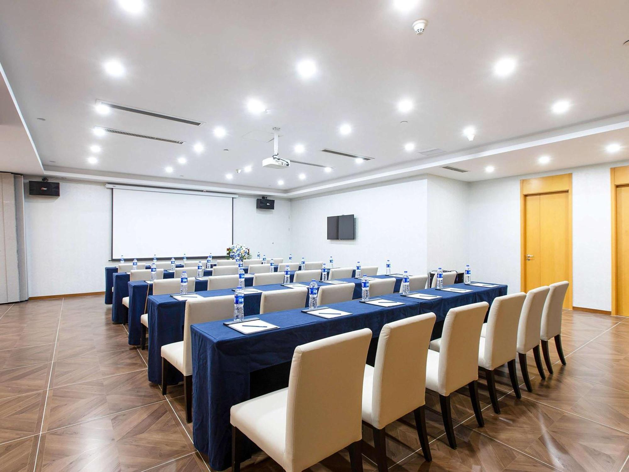 Novotel Nanjing Central Екстериор снимка